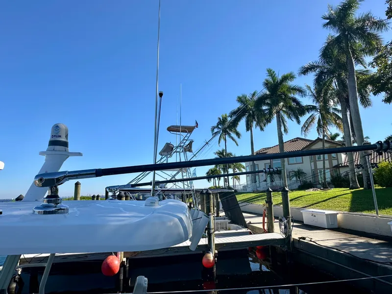 Slide: The Image of Boston Whaler 330 OUTRAGE 2021 - 45