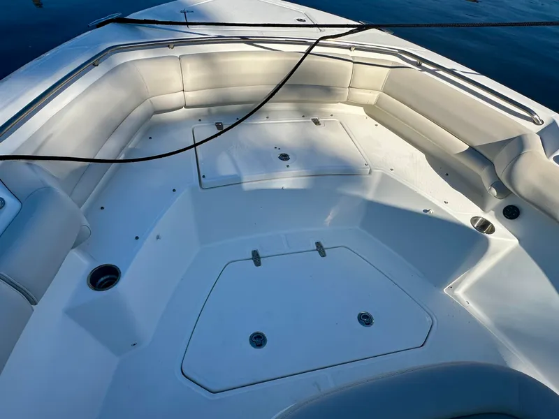 Slide: The Image of Boston Whaler 330 OUTRAGE 2021 - 36