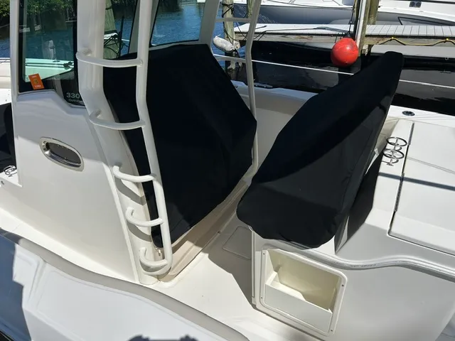 Slide: The Image of Boston Whaler 330 OUTRAGE 2021 - 52