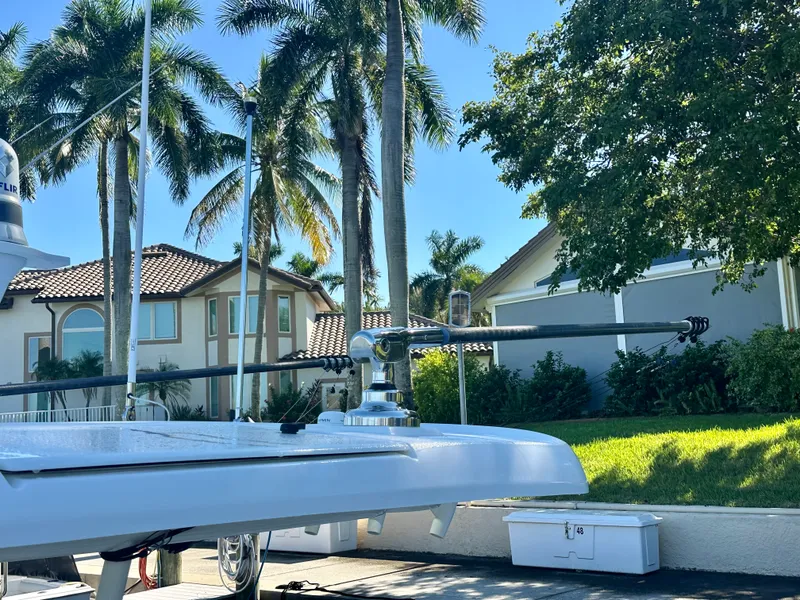 Slide: The Image of Boston Whaler 330 OUTRAGE 2021 - 41