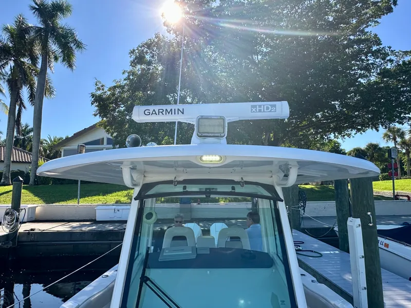 Slide: The Image of Boston Whaler 330 OUTRAGE 2021 - 37