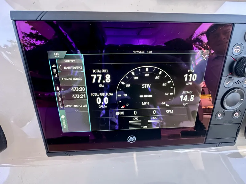 Slide: The Image of Boston Whaler 330 OUTRAGE 2021 - 24