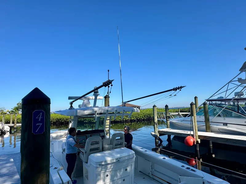 Slide: The Image of Boston Whaler 330 OUTRAGE 2021 - 46
