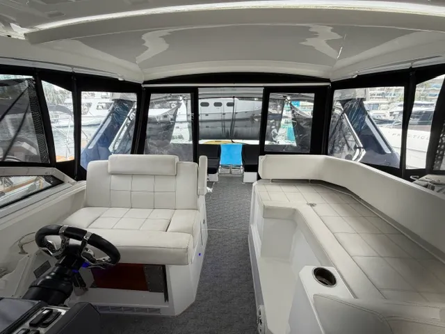 Slide: The Image of Cruisers 39 EXPRESS COUPE 2018 - 18
