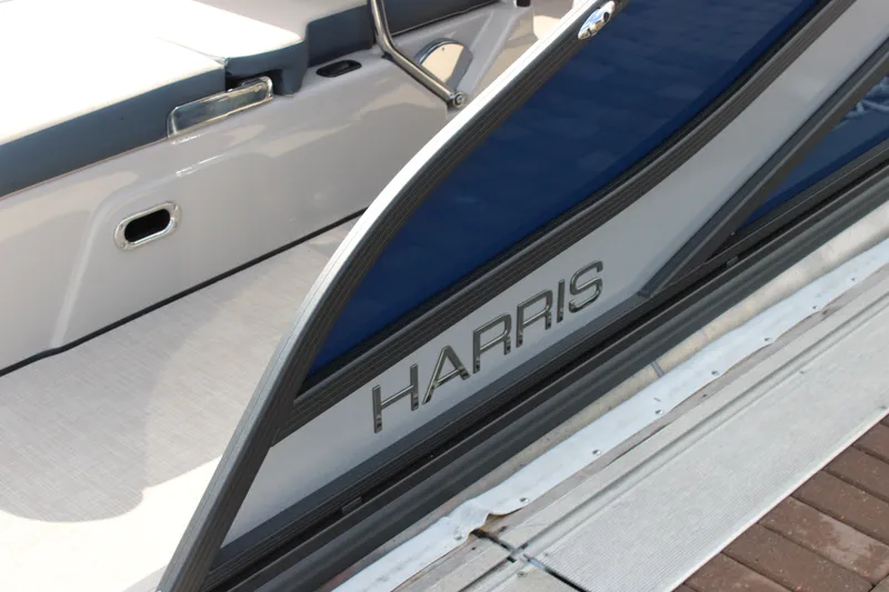 Slide: The Image of Harris Grand Mariner 230 2027 - 25
