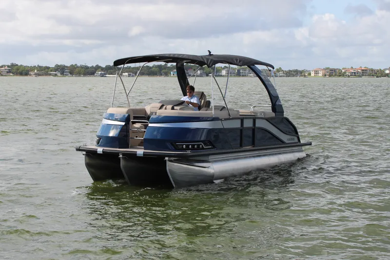 Slide: The Image of Harris Grand Mariner 230 2027 - 1