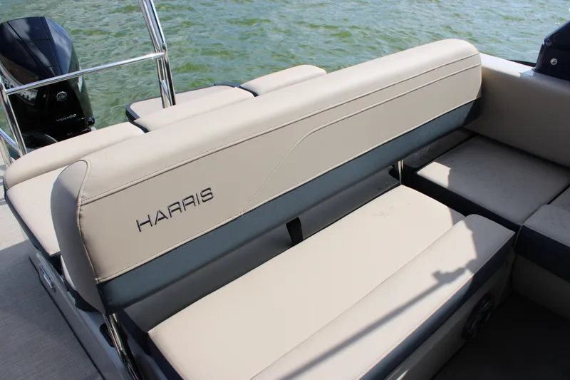 Slide: The Image of Harris Grand Mariner 230 2027 - 22