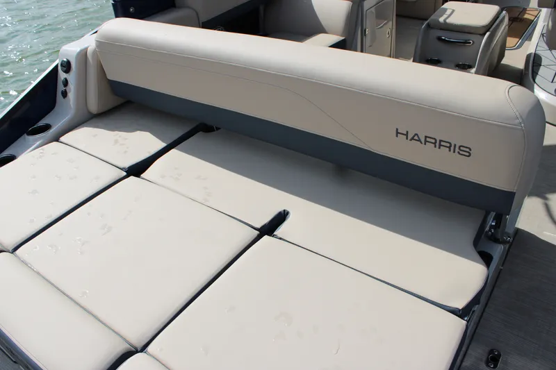 Slide: The Image of Harris Grand Mariner 230 2027 - 20