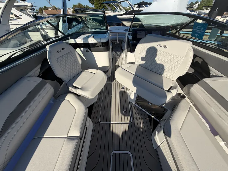 Slide: The Image of Sea Ray SLX 280 Outboard 2027 - 28