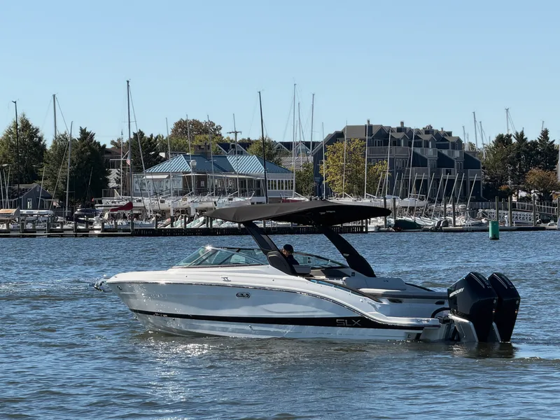 Slide: The Image of Sea Ray SLX 280 Outboard 2027 - 4