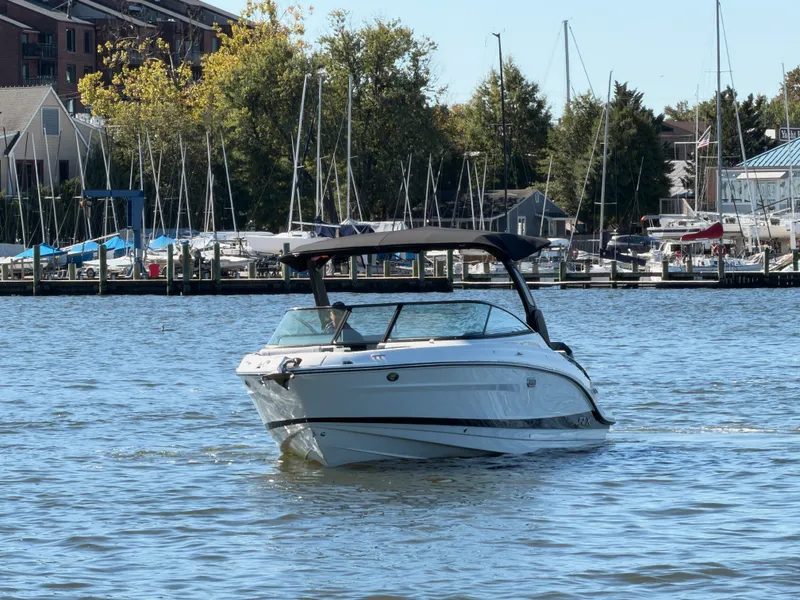 Slide: The Image of Sea Ray SLX 280 Outboard 2027 - 2