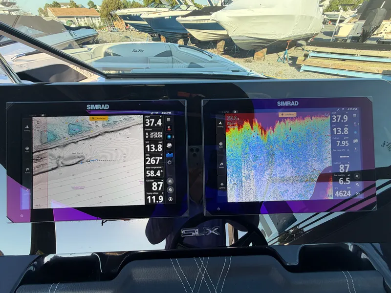 Slide: The Image of Sea Ray SLX 280 Outboard 2027 - 32