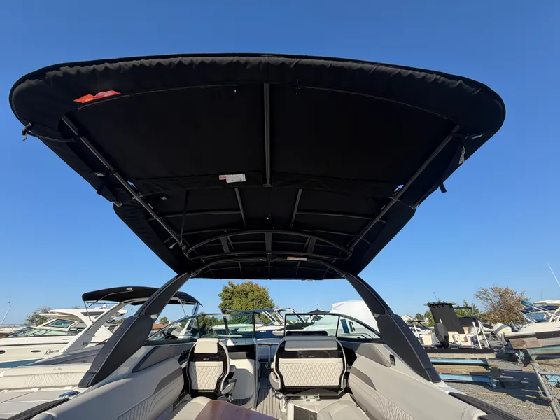 Slide: The Image of Sea Ray SLX 280 Outboard 2027 - 21