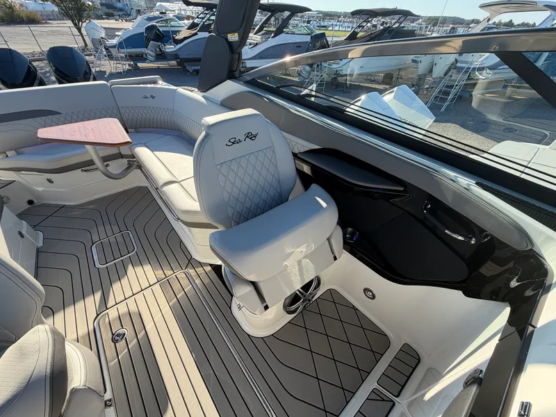Slide: The Image of Sea Ray SLX 280 Outboard 2027 - 27