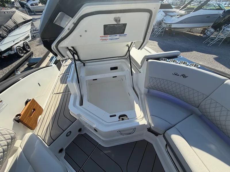 Slide: The Image of Sea Ray SLX 280 Outboard 2027 - 14