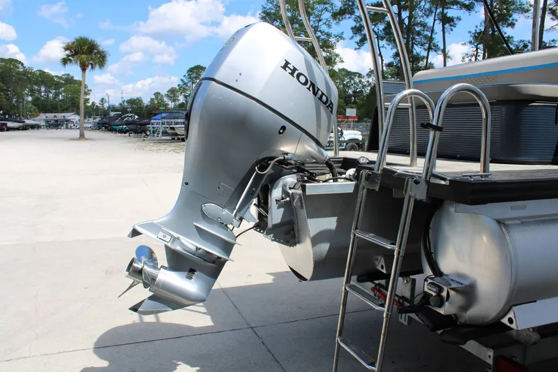 Slide: The Image of Qwest E CLASS 2022 - 18