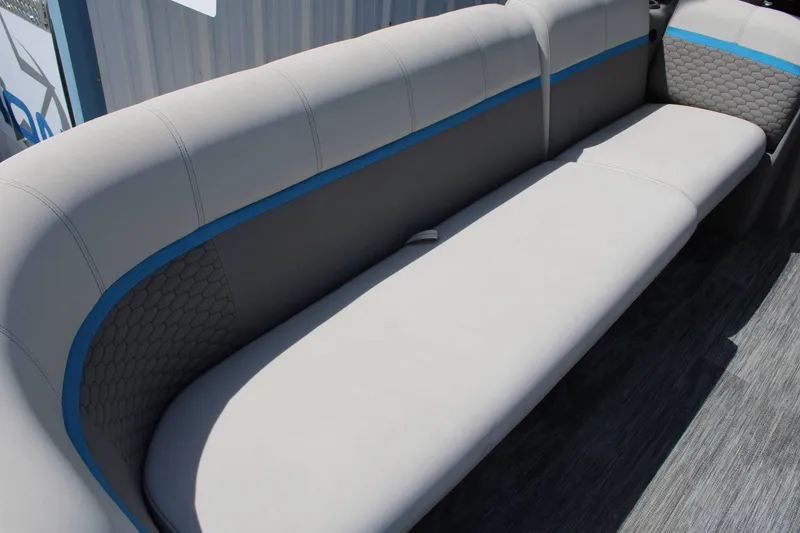 Slide: The Image of Qwest E CLASS 2022 - 4