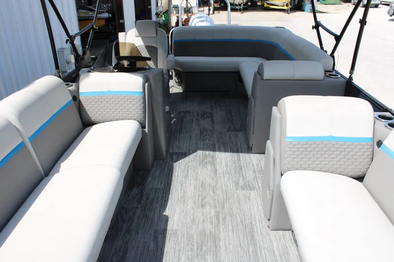 Slide: The Image of Qwest E CLASS 2022 - 5