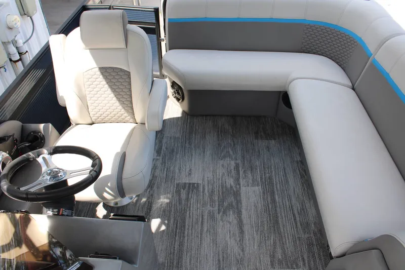 Slide: The Image of Qwest E CLASS 2022 - 8