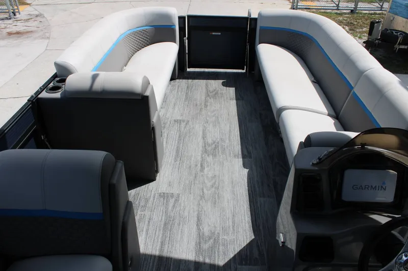 Slide: The Image of Qwest E CLASS 2022 - 9