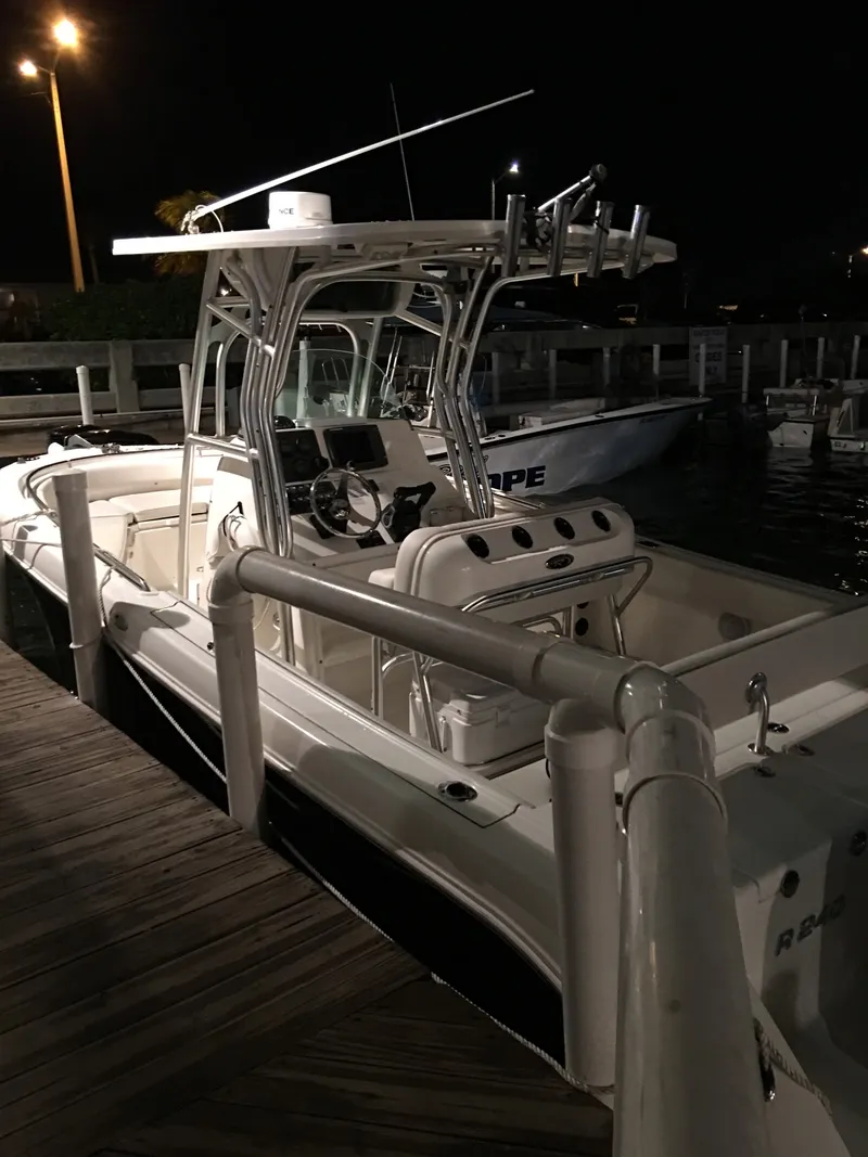 Slide: The Image of Robalo 240 Center Console 2007 - 9
