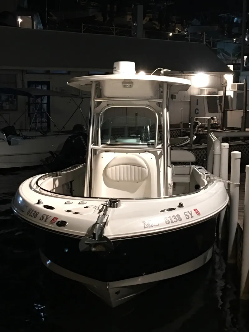 Slide: The Image of Robalo 240 Center Console 2007 - 8