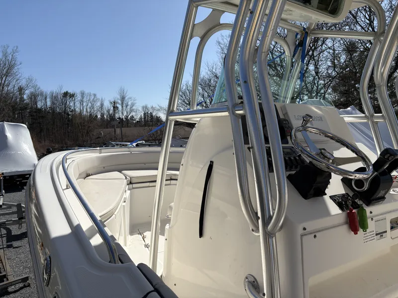 Slide: The Image of Robalo 240 Center Console 2007 - 19