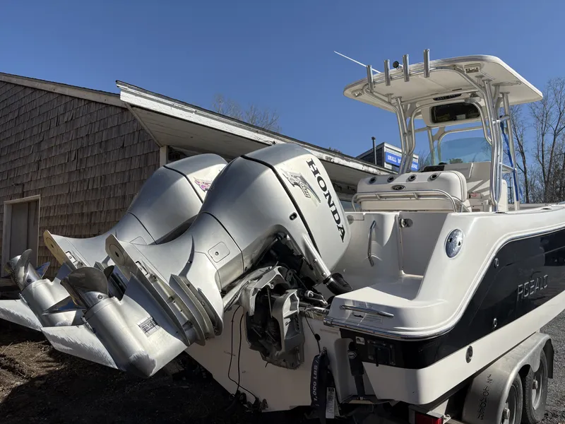 Slide: The Image of Robalo 240 Center Console 2007 - 16