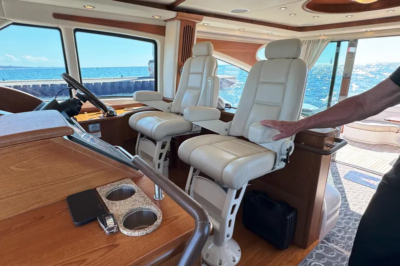 Slide: The Image of Tiara 5800 Sovran 2014 - 24