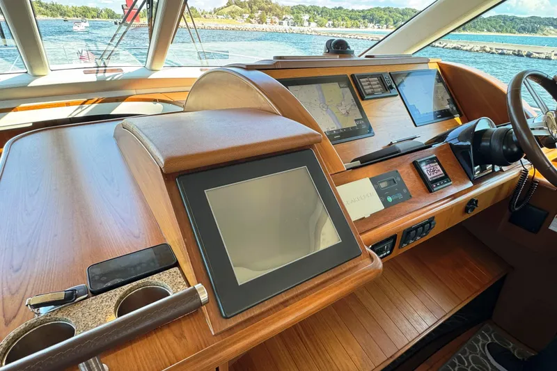 Slide: The Image of Tiara 5800 Sovran 2014 - 27