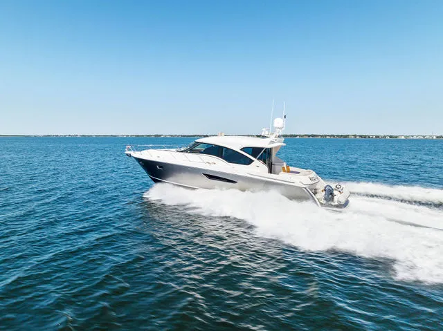 Slide: The Image of Tiara 5800 Sovran 2014 - 77
