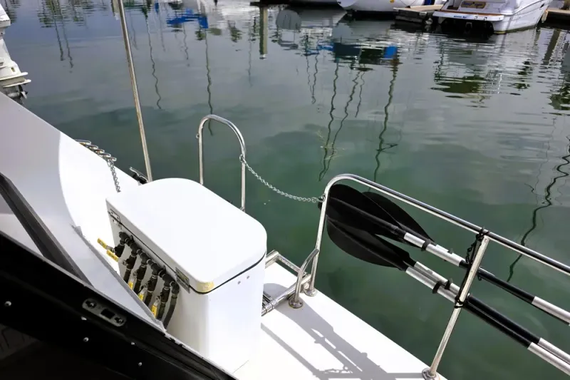 Slide: The Image of Blue Water 5900 Coastal Cruiser 1991 - 35