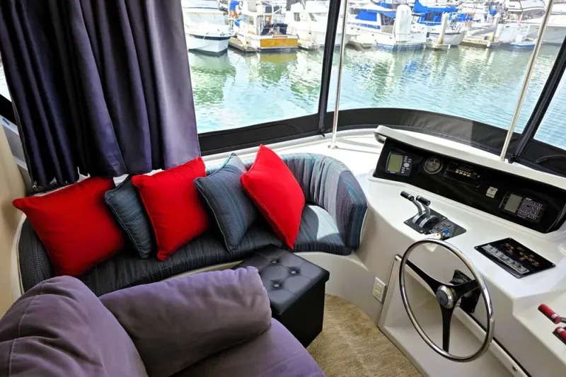 Slide: The Image of Blue Water 5900 Coastal Cruiser 1991 - 14