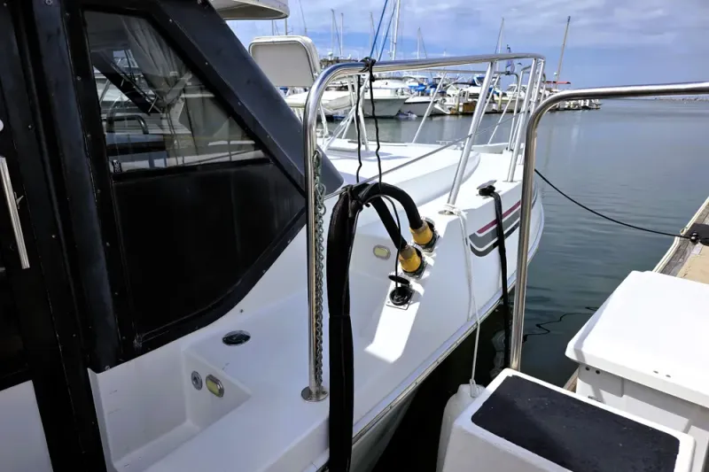 Slide: The Image of Blue Water 5900 Coastal Cruiser 1991 - 24