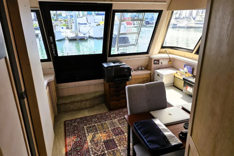 Slide: The Image of Blue Water 5900 Coastal Cruiser 1991 - 29