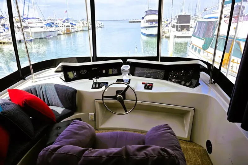 Slide: The Image of Blue Water 5900 Coastal Cruiser 1991 - 13