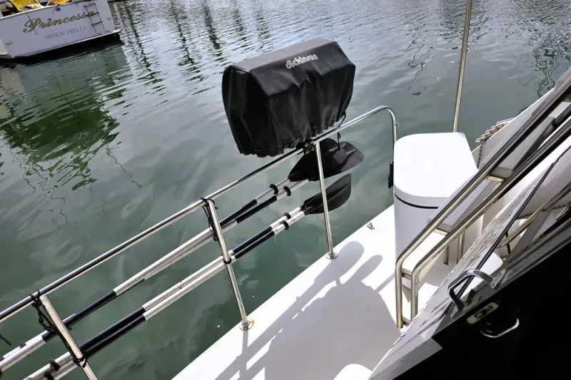 Slide: The Image of Blue Water 5900 Coastal Cruiser 1991 - 33