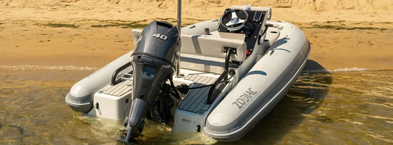 Slide: The Image of Zodiac Nautic Yachtline 4.0 2027 - 3