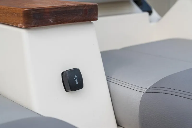 Slide: The Image of Boston Whaler 360 Outrage 2026 - 16