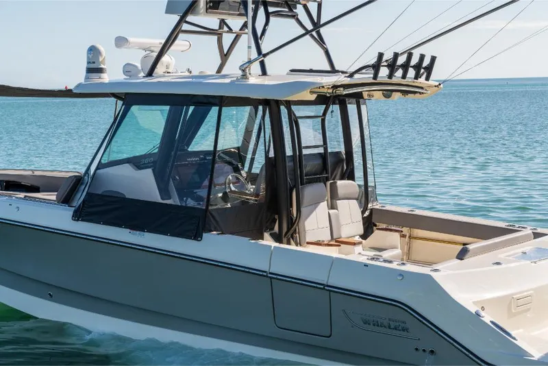 Slide: The Image of Boston Whaler 360 Outrage 2026 - 162
