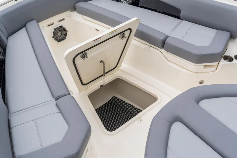 Slide: The Image of Boston Whaler 360 Outrage 2026 - 30