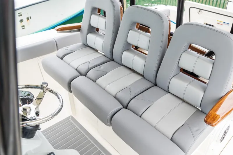 Slide: The Image of Boston Whaler 360 Outrage 2026 - 112