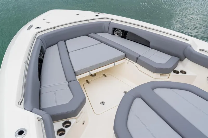 Slide: The Image of Boston Whaler 360 Outrage 2026 - 115