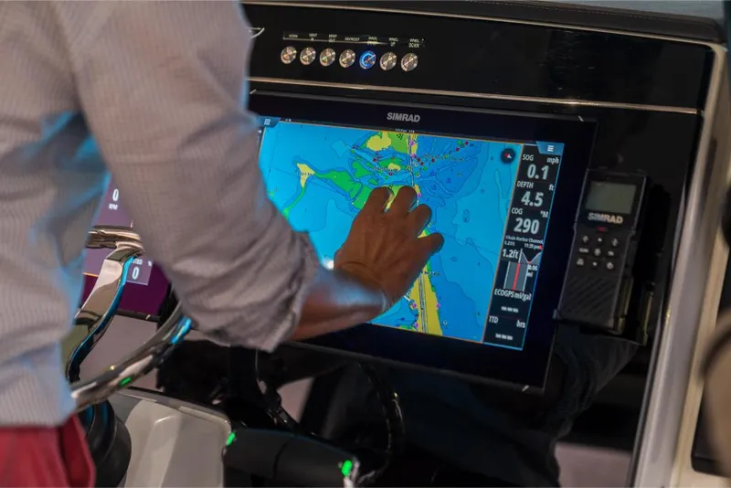 Slide: The Image of Boston Whaler 360 Outrage 2026 - 137