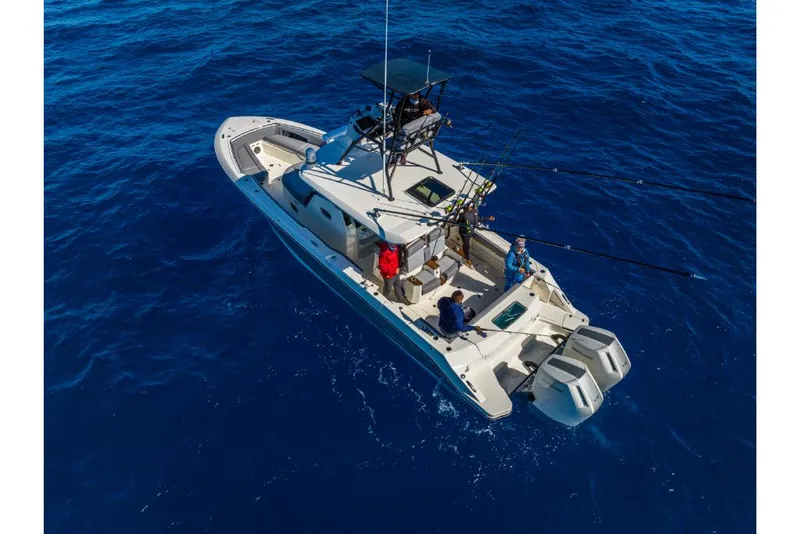 Slide: The Image of Boston Whaler 360 Outrage 2026 - 50