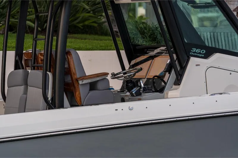 Slide: The Image of Boston Whaler 360 Outrage 2026 - 70