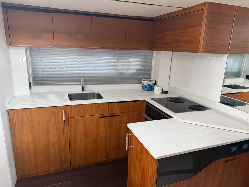 Slide: The Image of Sunseeker PREDATOR 55 2021 - 27