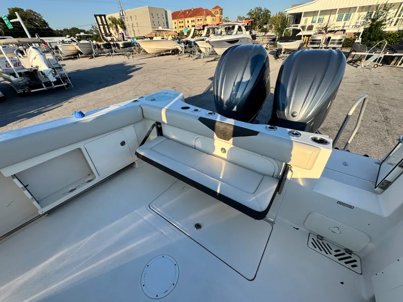 Slide: The Image of Sailfish 320 CC 2022 - 9