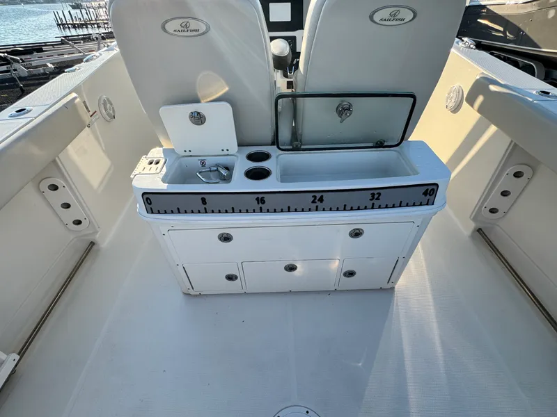 Slide: The Image of Sailfish 320 CC 2022 - 15
