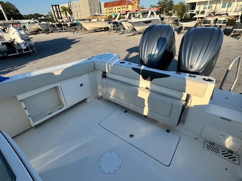 Slide: The Image of Sailfish 320 CC 2022 - 8